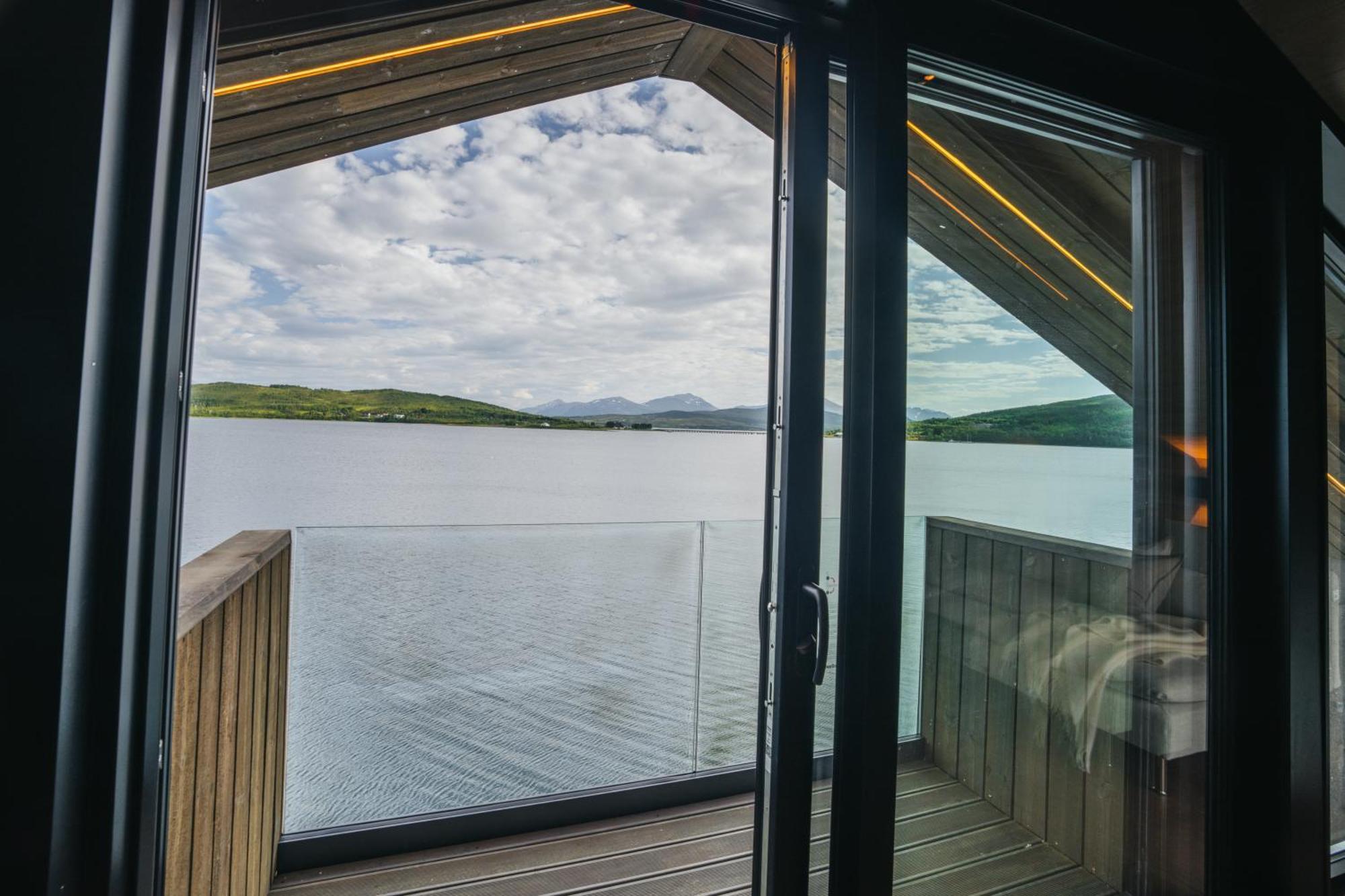 Steam Pier Apartment Kvaloya Exterior photo